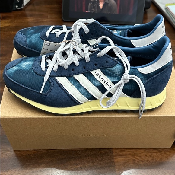 Adidas Men's Trx Vintage Sneakers - Picture 4 of 9